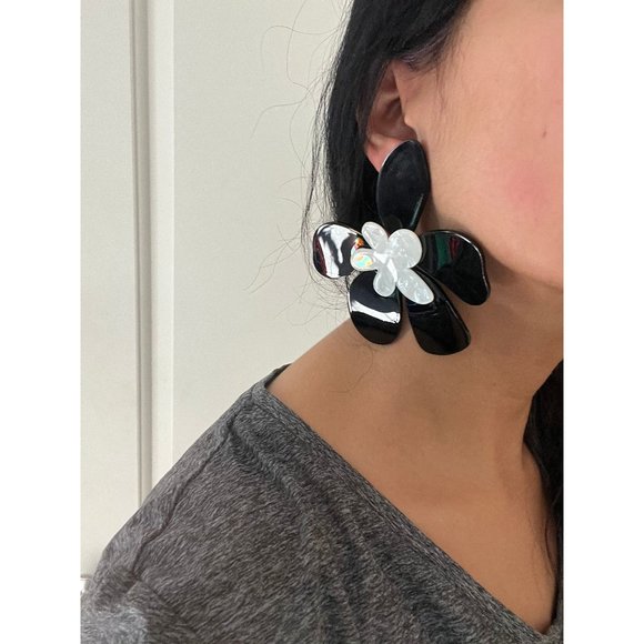 Big Black flower earrings ,black white huge  acrylic earrings , large black - Picture 1 of 6